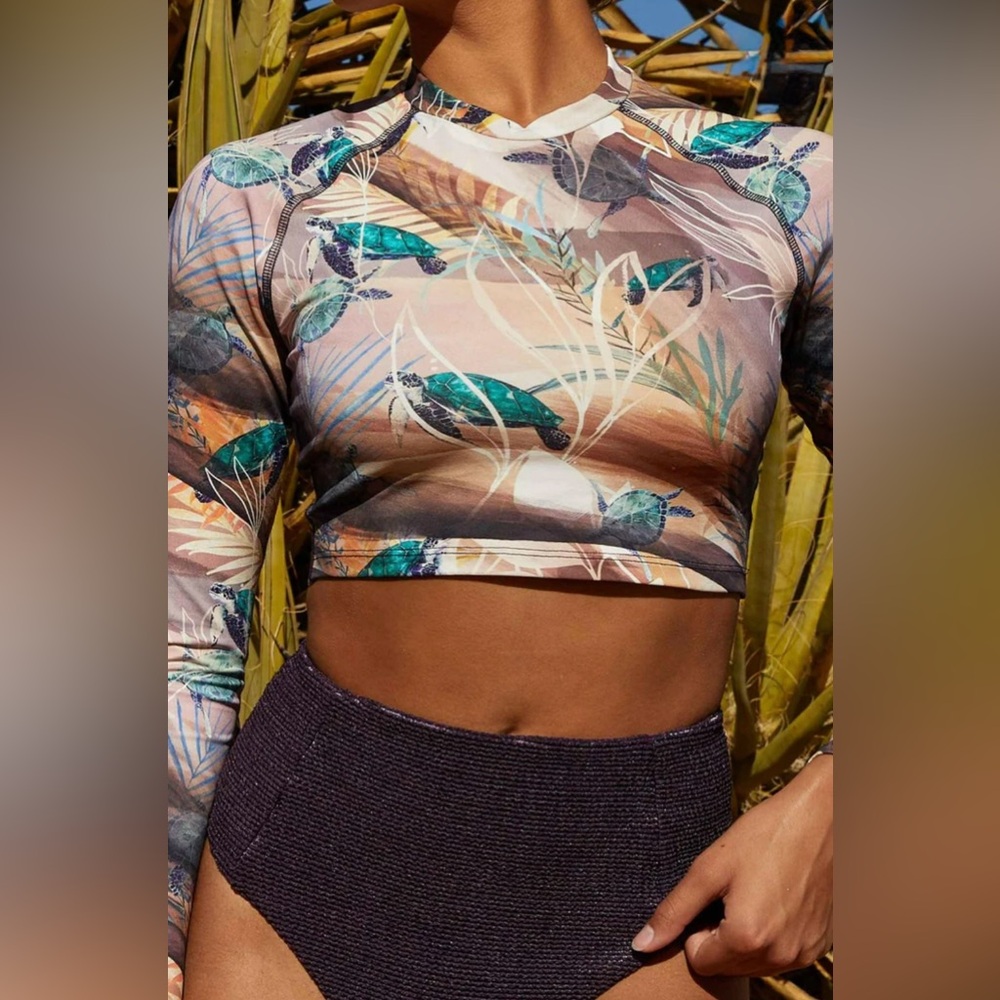 WET Swimwear Honu Hailee Turtle Print Women’s  Swimsuit Top Size Medium